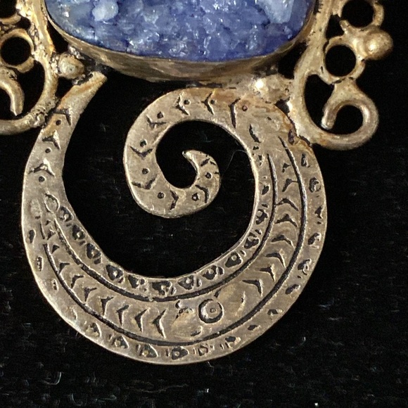 Silver and blue druzy stone necklace - Picture 5 of 16